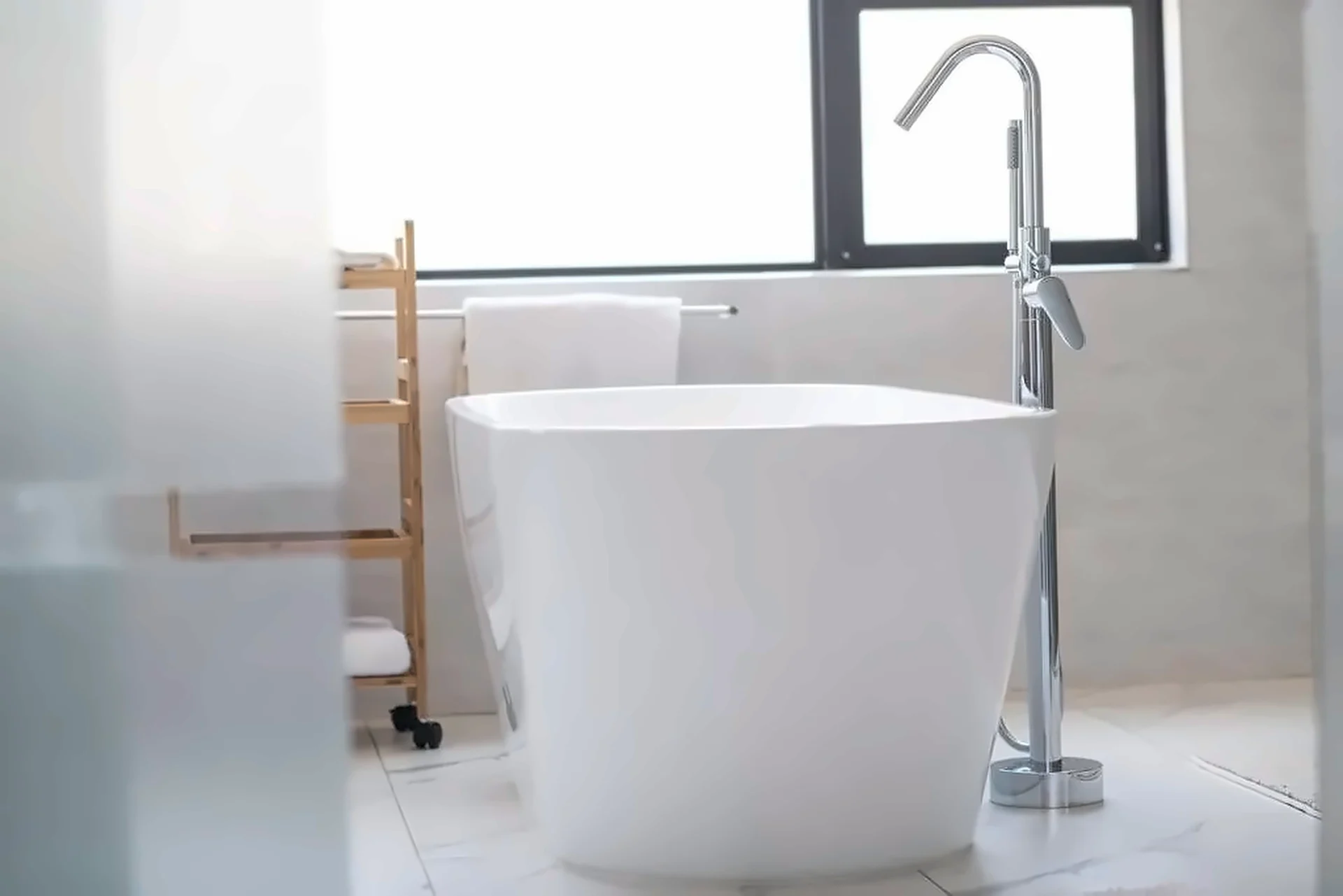 Freestanding bath, floating vanity: Freestanding bath