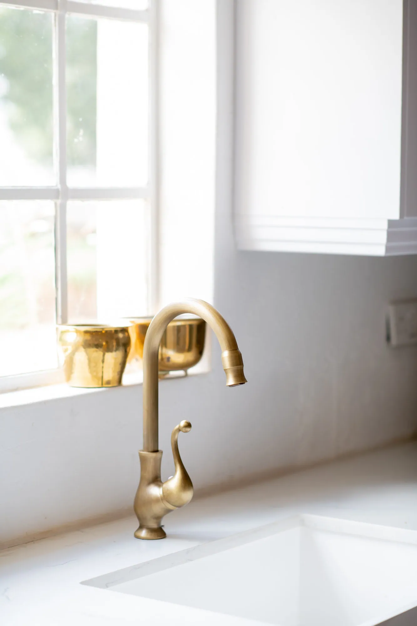 Country kitchen with timber-topped island: Brass tap detail